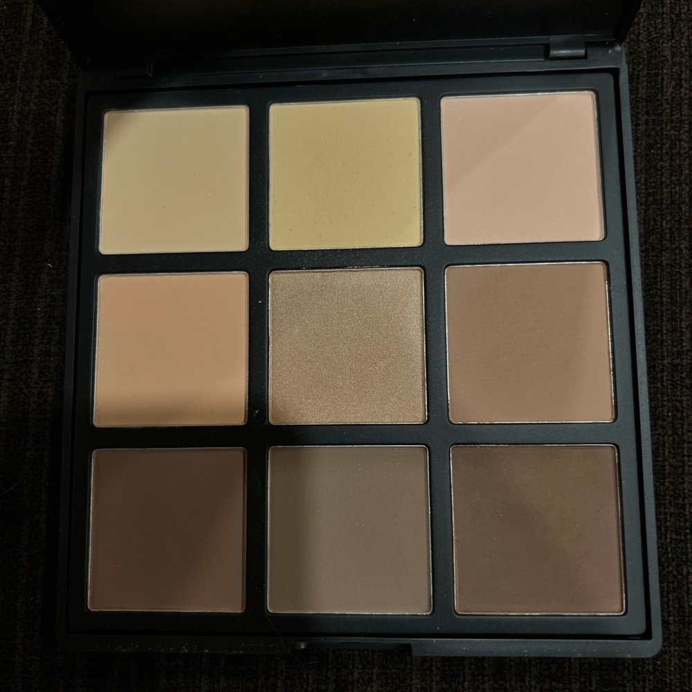 Bronzer. - Picture 2 of 2